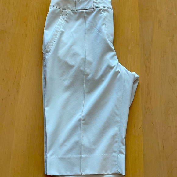 CUTTER AND BUCK SHORTS - Picture 2 of 3